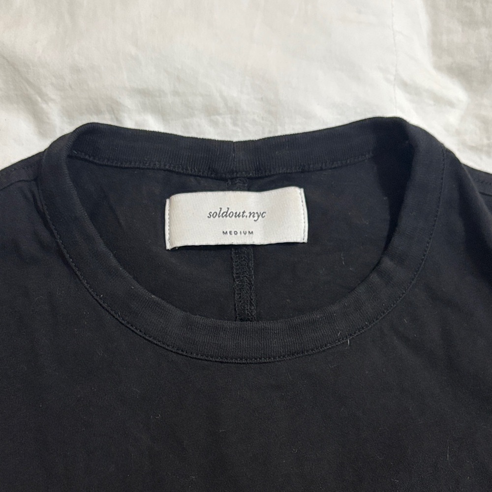 Sold out NYC Black Women's Short Sleeve Tee - Picture 3 of 8